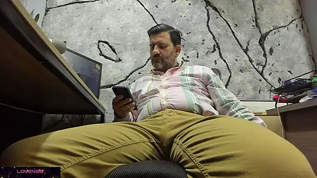 Snapshot of Maxi_TheBigDaddy chatting on October 2, 2025, 4:36 pm Maxi TheBigDaddy online show from October 2, 2025, 4:36 pm