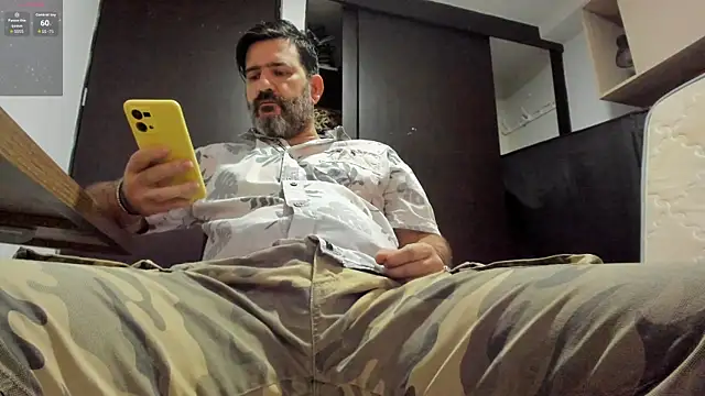 Snapshot of Maxi_TheBigDaddy chatting on May 28, 2026, 10:34 am Maxi TheBigDaddy online show from May 28, 2026, 10:34 am