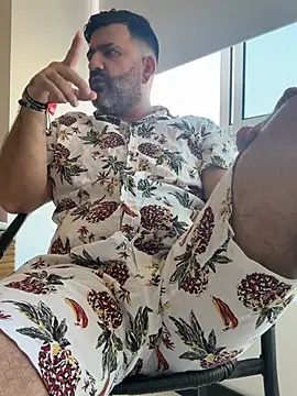 Snapshot of Maxi_TheBigDaddy chatting on June 14, 2026, 3:47 pm Maxi TheBigDaddy online show from June 14, 2026, 3:47 pm