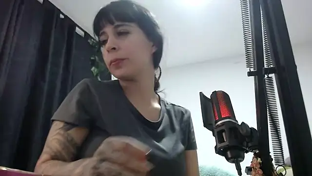 shy katy  online show from April 7, 2026, 8:04 am