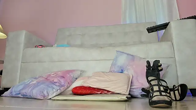 tinysara online show from January 18, 2025, 8:30 pm