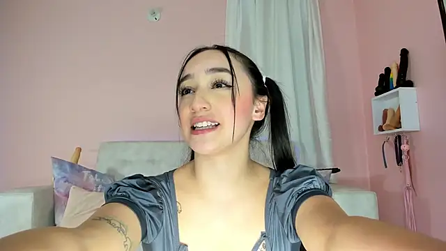 tinysara online show from February 27, 2025, 9:47 pm