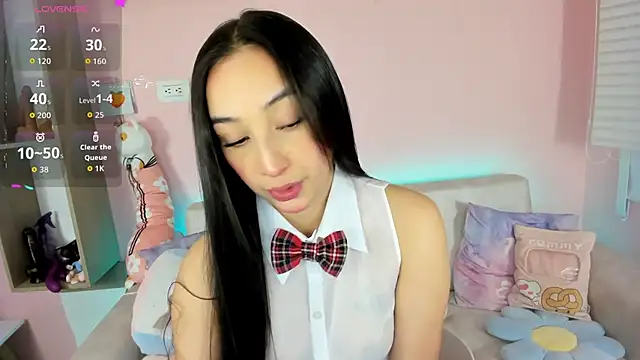 tinysara online show from December 4, 2025, 4:38 pm