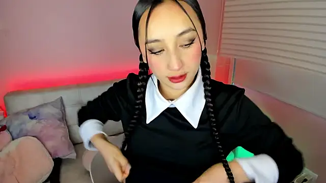 tinysara online show from July 12, 2026, 4:09 pm