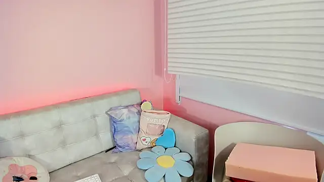 tinysara online show from July 13, 2026, 5:38 pm