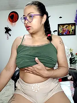 Snapshot of chalohott chatting on November 19, 2025, 10:15 am chalohott online show from November 19, 2025, 10:15 am