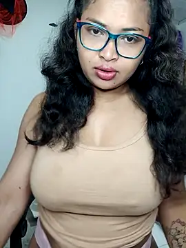 Snapshot of chalohott chatting on December 4, 2025, 10:24 am chalohott online show from December 4, 2025, 10:24 am