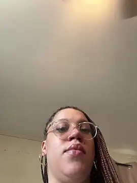 QueenNuttCollector online show from December 16, 2025, 5:07 pm