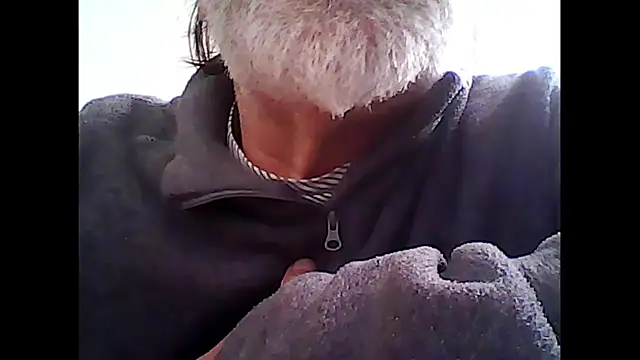 xcimeru online show from October 29, 2025, 3:58 pm