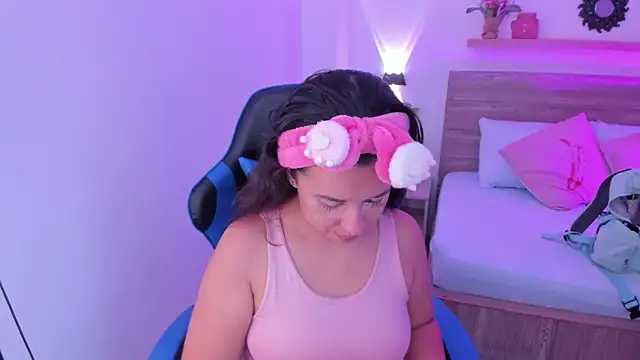 izaro22 online show from October 1, 2025, 1:06 pm