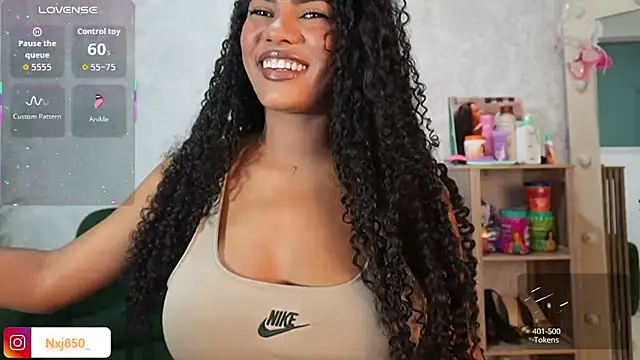 HOTBLACKANDWHITE2 online show from February 11, 2026, 6:46 pm