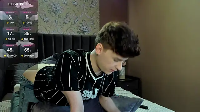  YummyTony  online show from February 26, 2026, 1:43 pm