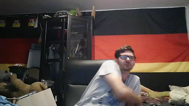 Snapshot of Die-geile-Sau chatting on July 1, 2026, 8:30 pm Die-geile-Sau online show from July 1, 2026, 8:30 pm