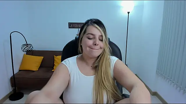 camiilaa1 online show from February 8, 2025, 7:59 am