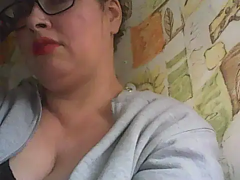 Snapshot of deluxpussy chatting on October 8, 2025, 6:22 am deluxpussy online show from October 8, 2025, 6:22 am