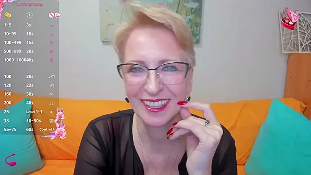 iamyourdream89 online show from February 12, 2025, 3:16 pm