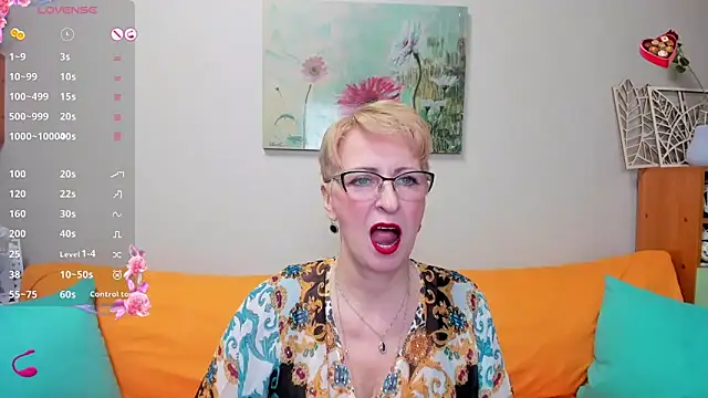 iamyourdream89 online show from February 18, 2025, 4:48 pm