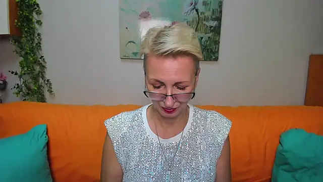 iamyourdream89 online show from November 30, 2025, 10:19 am