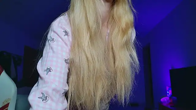 Cassycum online show from October 8, 2025, 7:11 pm