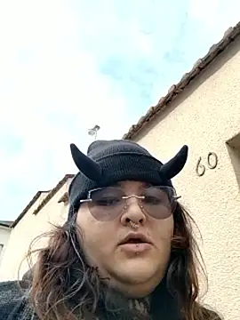 Staicyjanemcfly online show from April 2, 2026, 7:50 am