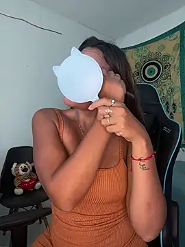 Snapshot of fenixgre chatting on October 25, 2025, 6:57 pm fenixgre online show from October 25, 2025, 6:57 pm