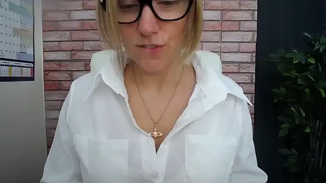 Snapshot of HarleyRebz chatting on September 29, 2025, 7:13 am HarleyRebz online show from September 29, 2025, 7:13 am