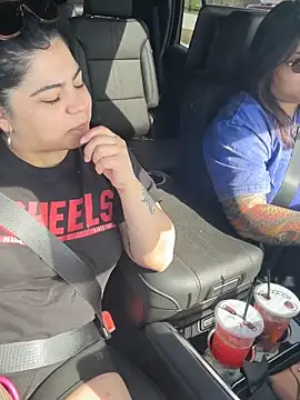 kimmiakiss22 online show from April 13, 2026, 9:20 pm