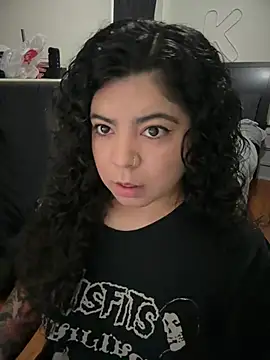 kimmiakiss22 online show from April 14, 2026, 7:42 pm