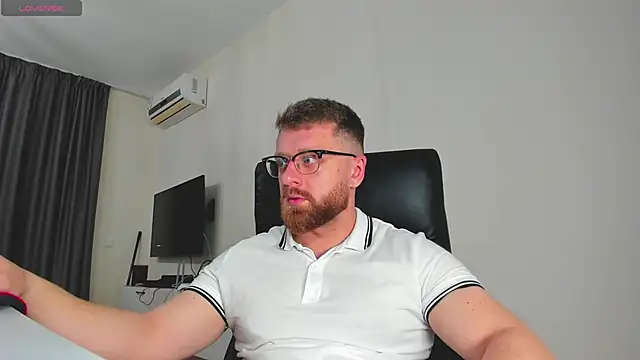 Snapshot of Findom_guy chatting on March 4, 2026, 10:21 am Findom guy online show from March 4, 2026, 10:21 am