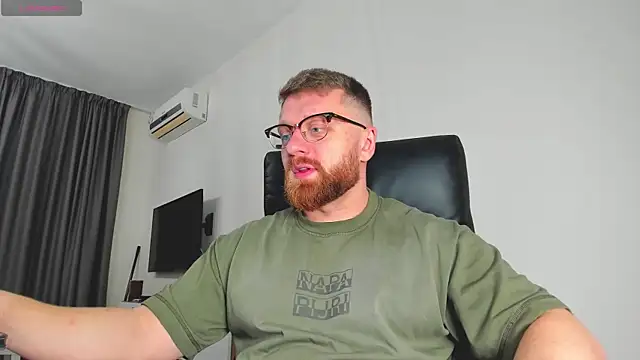 Snapshot of Findom_guy chatting on March 17, 2026, 10:07 am Findom guy online show from March 17, 2026, 10:07 am