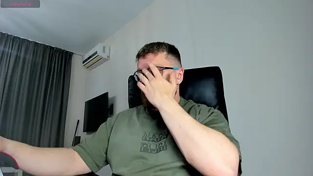 Snapshot of Findom_guy chatting on March 20, 2026, 11:04 am Findom guy online show from March 20, 2026, 11:04 am