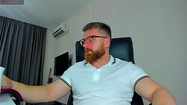 Snapshot of Findom_guy chatting on March 26, 2026, 12:22 pm Findom guy online show from March 26, 2026, 12:22 pm