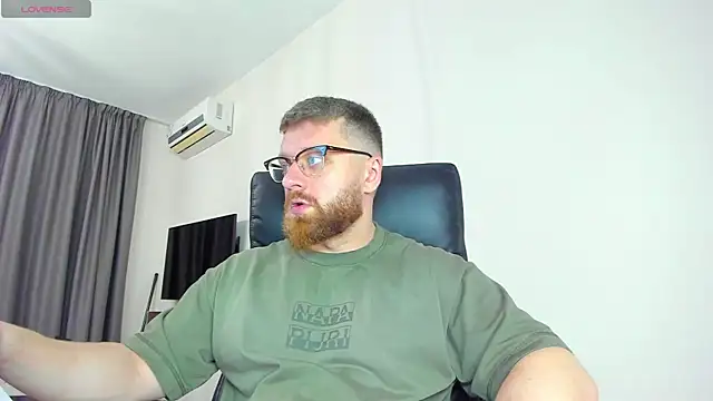 Snapshot of Findom_guy chatting on April 1, 2026, 10:38 am Findom guy online show from April 1, 2026, 10:38 am