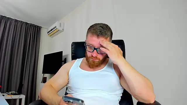 Snapshot of Findom_guy chatting on April 4, 2026, 11:51 am Findom guy online show from April 4, 2026, 11:51 am