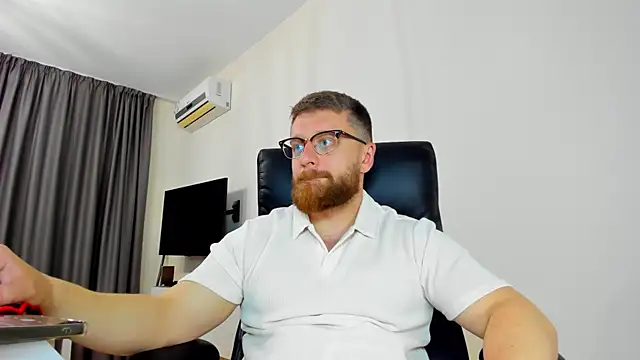 Snapshot of Findom_guy chatting on April 5, 2026, 10:34 am Findom guy online show from April 5, 2026, 10:34 am