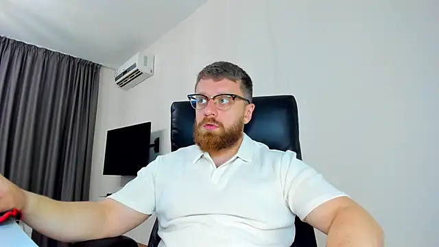 Snapshot of Findom_guy chatting on April 10, 2026, 12:10 pm Findom guy online show from April 10, 2026, 12:10 pm