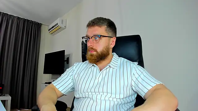 Snapshot of Findom_guy chatting on April 11, 2026, 9:46 am Findom guy online show from April 11, 2026, 9:46 am