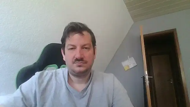 Snapshot of Golffahrer1982 chatting on June 15, 2026, 9:44 am Golffahrer1982 online show from June 15, 2026, 9:44 am