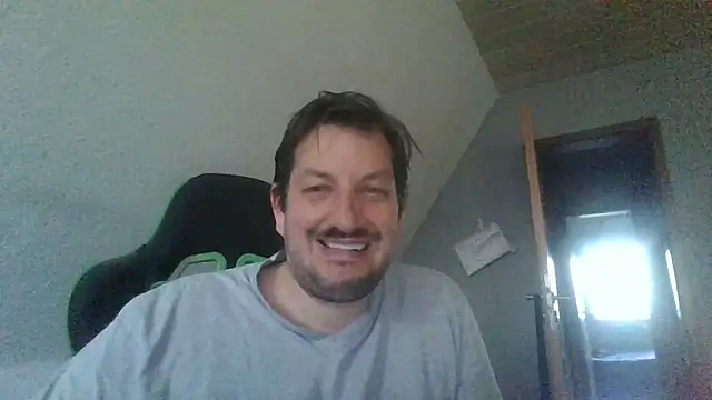 Snapshot of Golffahrer1982 chatting on June 18, 2026, 7:18 pm Golffahrer1982 online show from June 18, 2026, 7:18 pm