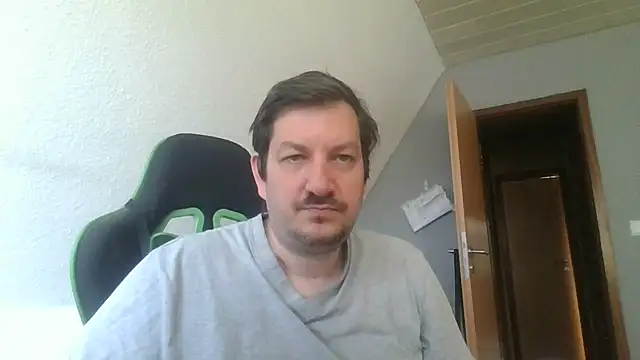 Snapshot of Golffahrer1982 chatting on June 21, 2026, 9:23 am Golffahrer1982 online show from June 21, 2026, 9:23 am