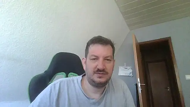 Snapshot of Golffahrer1982 chatting on June 27, 2026, 7:02 am Golffahrer1982 online show from June 27, 2026, 7:02 am