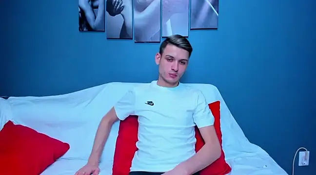 andboyfor6 online show from February 5, 2025, 1:44 pm