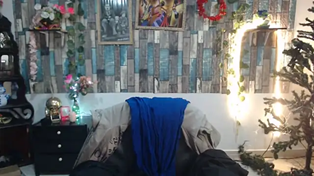 KarimaSarabe online show from December 1, 2025, 8:47 pm