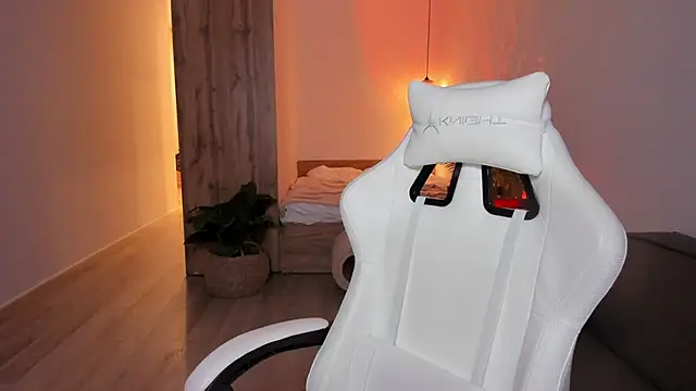 LilyRaisa online show from February 27, 2026, 3:06 am