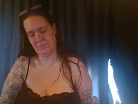 SimoneMoore online show from November 5, 2025, 7:25 pm