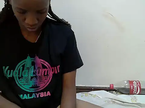 prettybeee online show from October 3, 2025, 2:14 pm