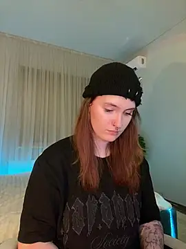  Chlo  e online show from February 3, 2025, 2:14 am