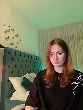  Chlo  e online show from February 20, 2025, 3:45 am