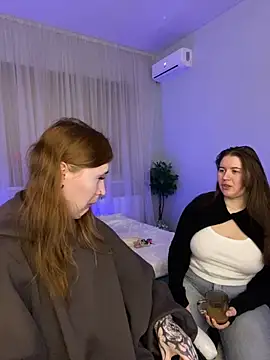  Chlo  e online show from September 28, 2025, 6:02 pm