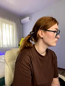  Chlo  e online show from October 3, 2025, 10:56 am